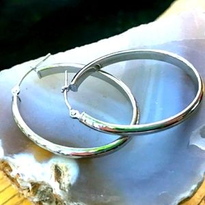 14k white gold oblong hoop earrings
